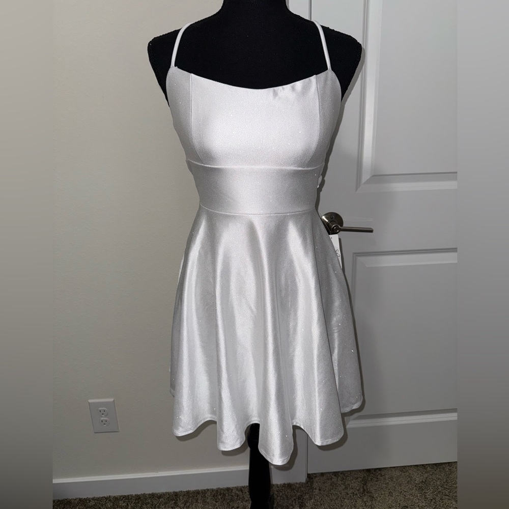 Brand New Windsor White Backless Mini Dress Size Small
